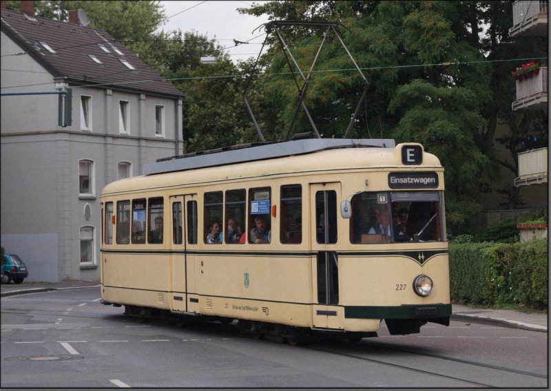 Postkarte Mülheim - Historischer Großraumtriebwagen 227