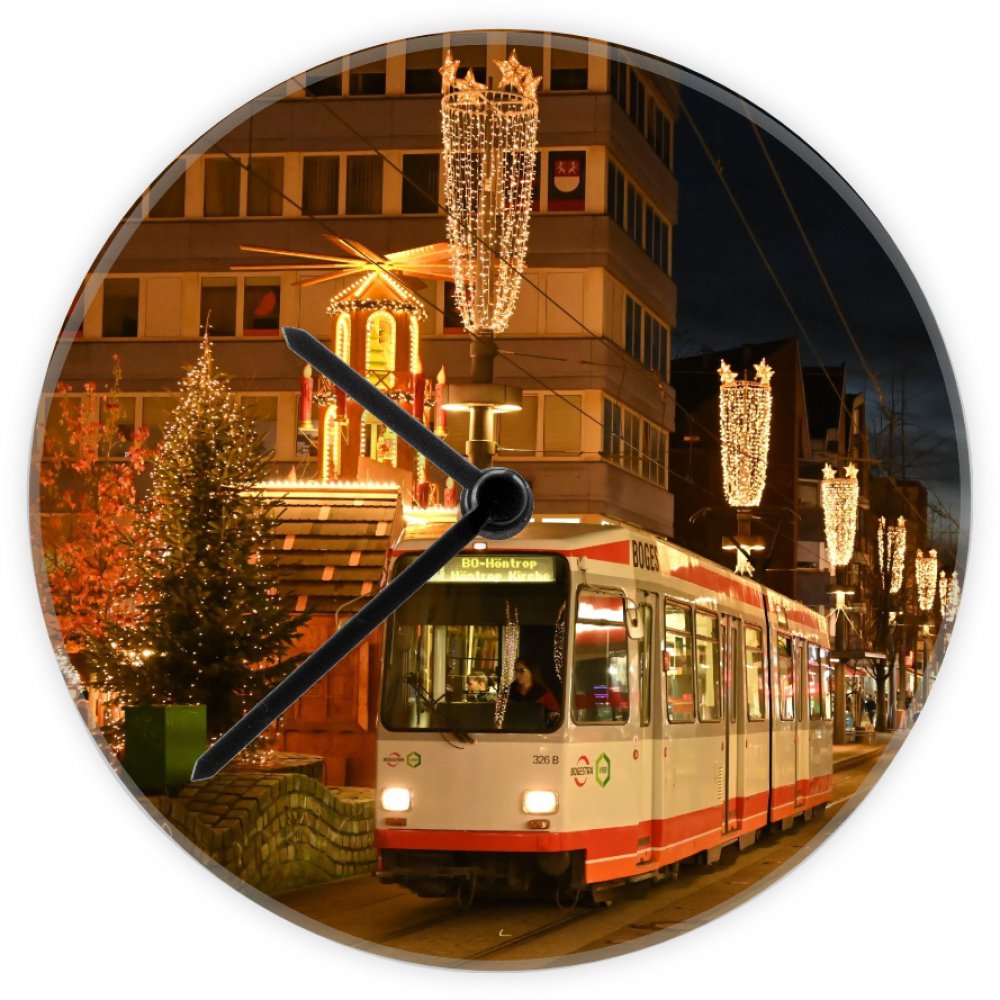 Glasuhr mit Straßenbahnmotiv - M6S Gelenktriebwagen der BOGESTRA im weihnachtlichen Witten