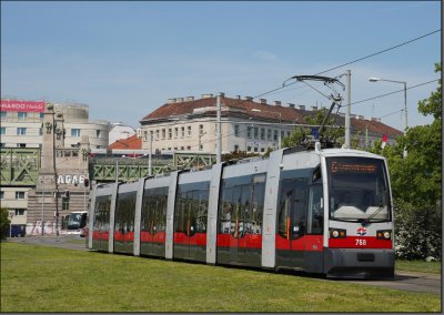 Postkarte Wien (Österreich) - ULF (B1) Niederflur-Gelenktriebwagen 768 (WL)